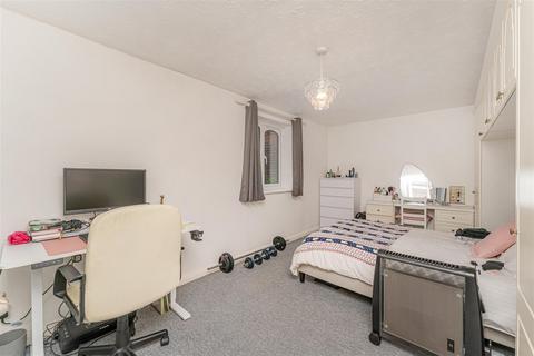 34 Woodridge Close, Enfield, EN2 8HJ