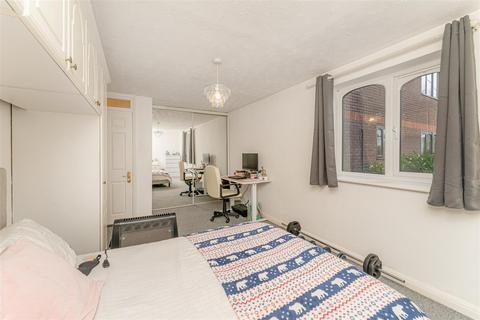34 Woodridge Close, Enfield, EN2 8HJ
