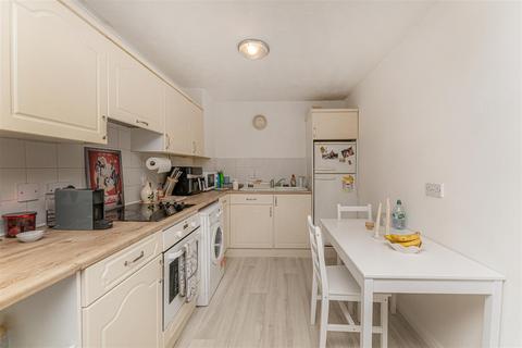 34 Woodridge Close, Enfield, EN2 8HJ