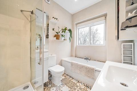 2 bedroom flat for sale, Acton Lane, Chiswick, London, W4