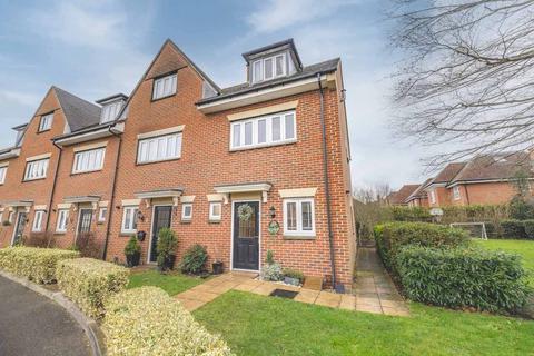 3 bedroom end of terrace house for sale, Montague Close, Farnham Royal SL2