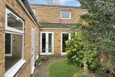 3 bedroom end of terrace house for sale, Walker Court, Cambridge CB4