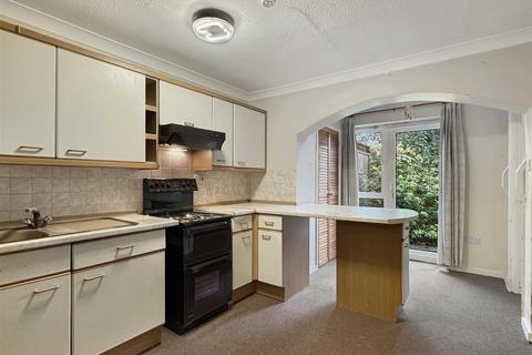 3 bedroom end of terrace house for sale, Walker Court, Cambridge CB4