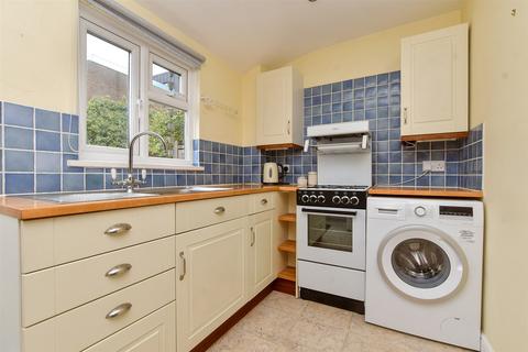 17 Middle Road, Leatherhead, KT22 7HN