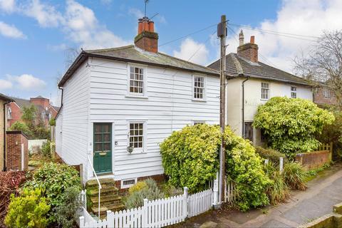 17 Middle Road, Leatherhead, KT22 7HN