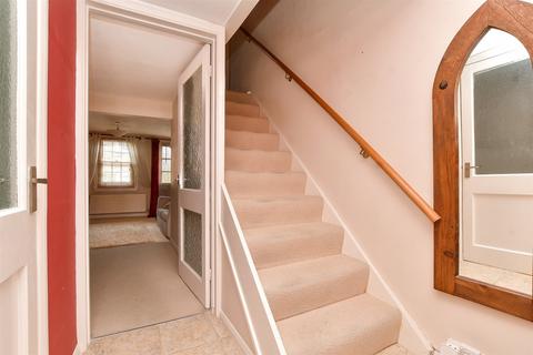 17 Middle Road, Leatherhead, KT22 7HN