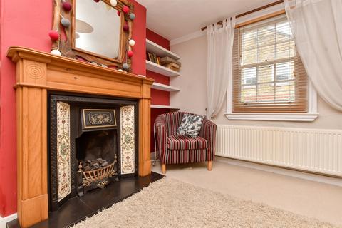 17 Middle Road, Leatherhead, KT22 7HN