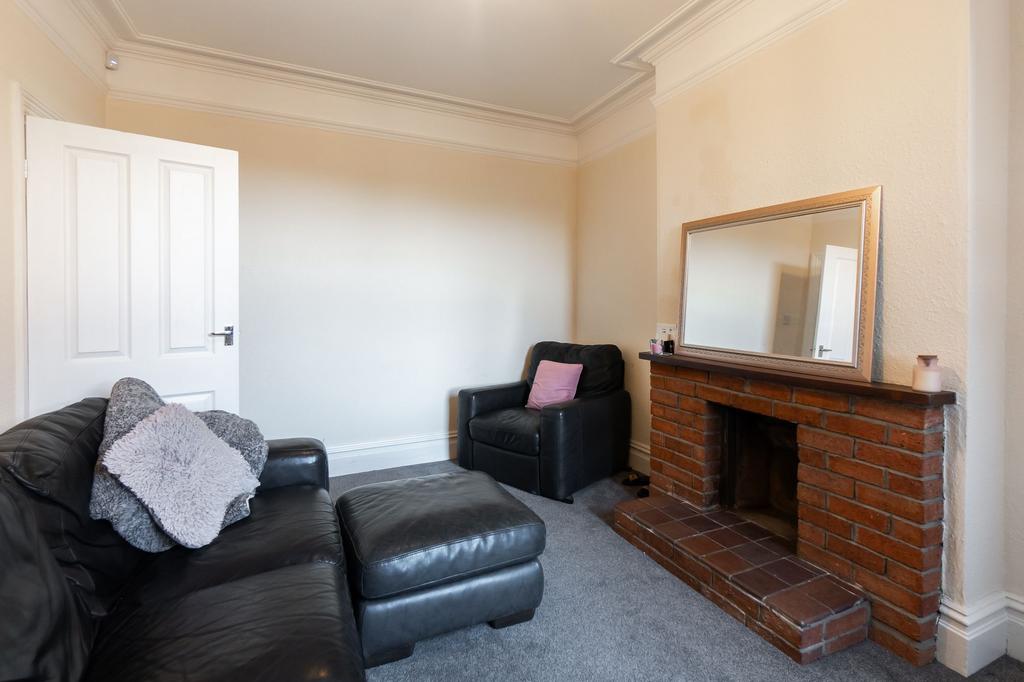 Sitting Room /Dining Room