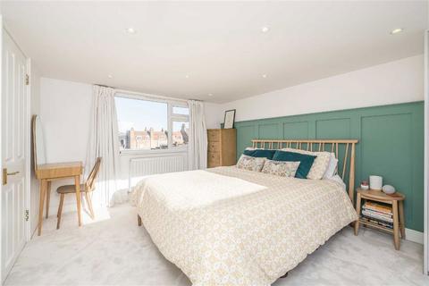 31 Springfield Road, Teddington, TW11 9AP
