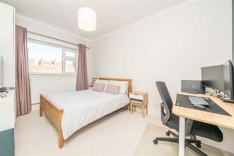 31 Springfield Road, Teddington, TW11 9AP