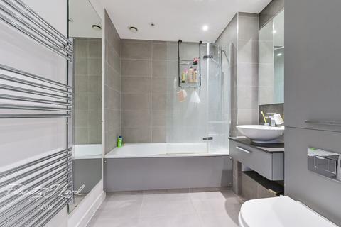 3 bedroom flat for sale, St Pauls Way, Bow, E3