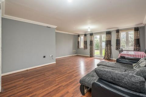 2 bedroom flat for sale, Holly Road, Hounslow TW3