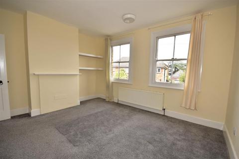 2 bedroom end of terrace house to rent, Westbury Lane, Buckhurst Hill IG9