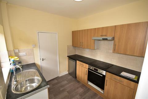 2 bedroom end of terrace house to rent, Westbury Lane, Buckhurst Hill IG9
