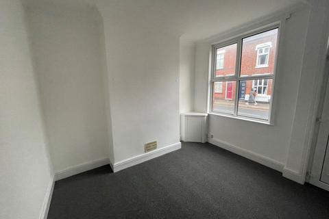 3 bedroom terraced house to rent, Queens Road, Leicester