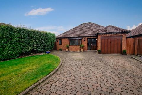 2 bedroom detached bungalow for sale, Shawhurst Gardens, Hollywood