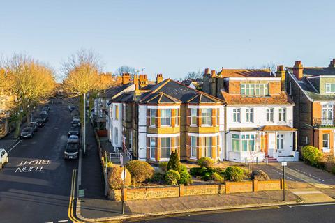 Westcliff Parade, Westcliff-on-sea, SS0