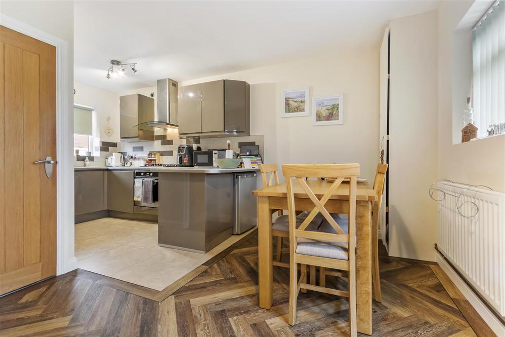 Modern dining kitchen