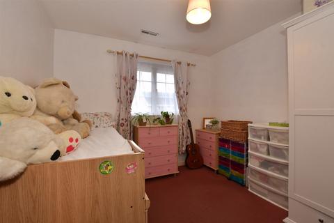15 Aubrietia Close, Romford, RM3 0XG
