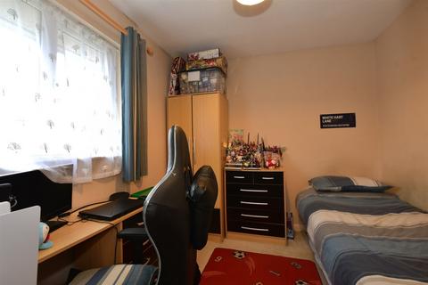 15 Aubrietia Close, Romford, RM3 0XG