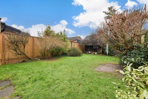 15 Aubrietia Close, Romford, RM3 0XG