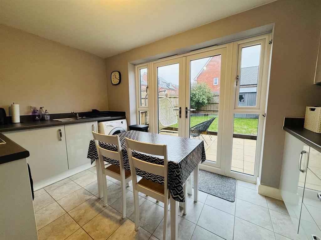Dining kitchen