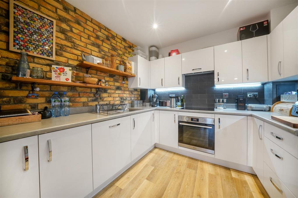 48 Goshawk Court, Ridding Lane - 3n GW1 WCneom WDwz Sz