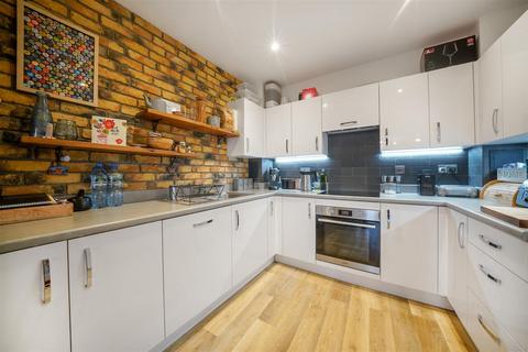 2 bedroom flat for sale, Ridding Lane, Greenford