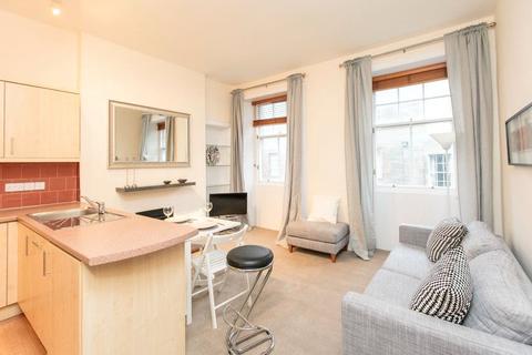 2 bedroom flat to rent, (2f2) Canongate, Edinburgh, EH8