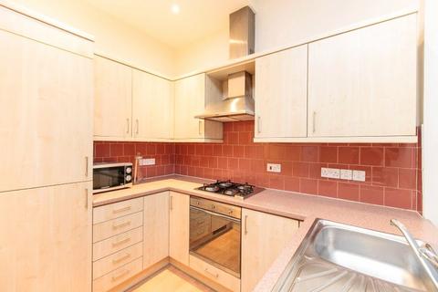 2 bedroom flat to rent, (2f2) Canongate, Edinburgh, EH8