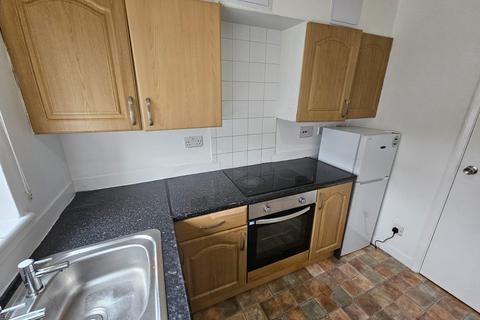 2 bedroom flat to rent, Maukinfauld Road, Tollcross