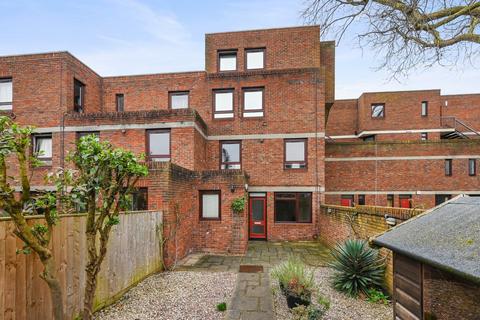 2 bedroom maisonette to rent, Colet Gardens, London, W14