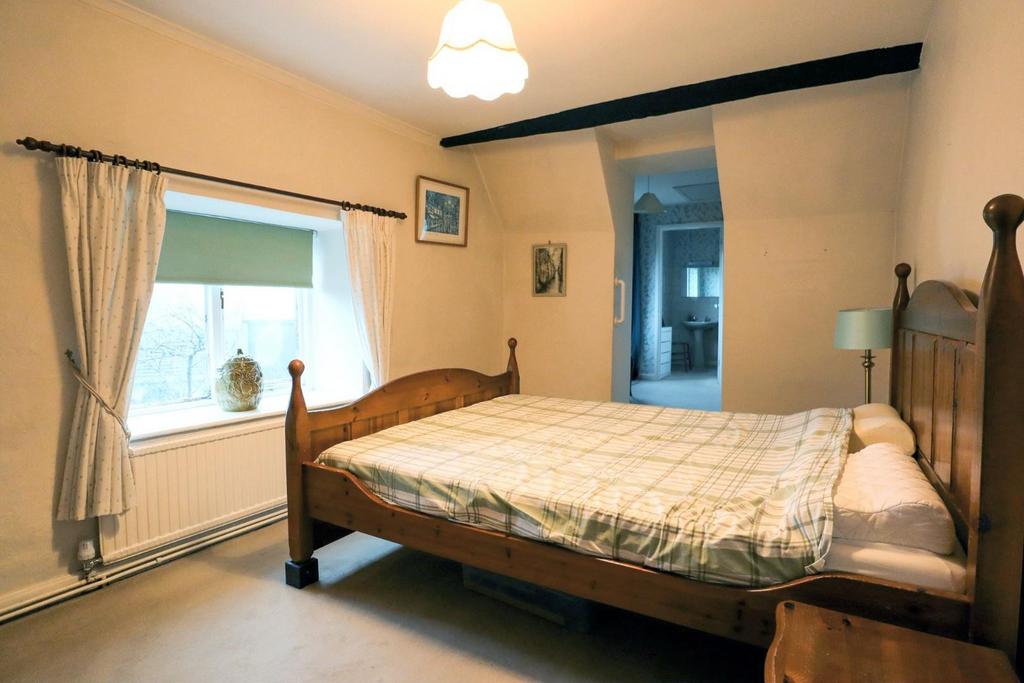 Bedroom 1.jpg