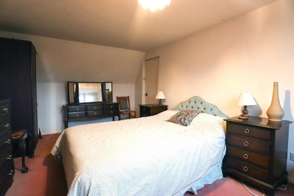 Bedroom 2 (2).jpg