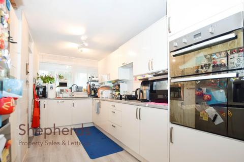 3 bedroom end of terrace house for sale, Cavell Road, Cheshunt EN7