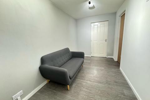 4 bedroom end of terrace house to rent, Hayes Close, Bristol BS2