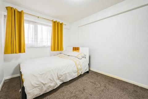 2 bedroom flat to rent, Beaconsfield Road, E16, West Ham, London, E16