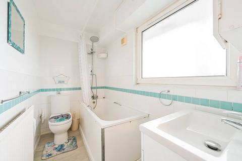 2 bedroom flat to rent, Beaconsfield Road, E16, West Ham, London, E16