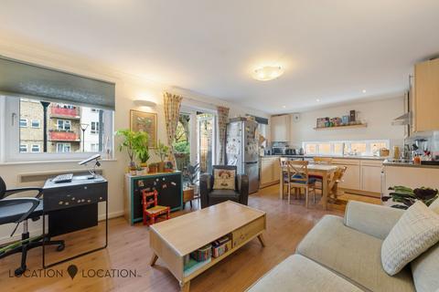 2 bedroom flat to rent, Alkham Road, Autumn House, N16