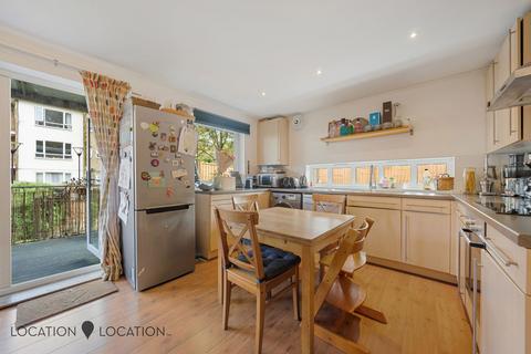 2 bedroom flat to rent, Alkham Road, Autumn House, N16