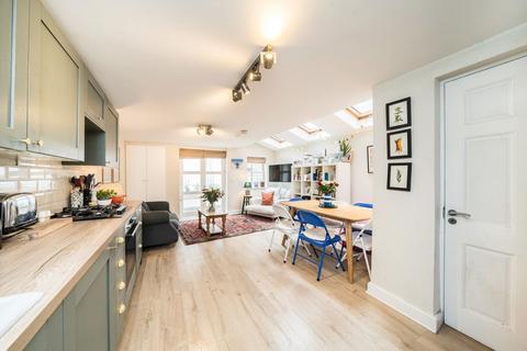 Flat B, 37 Tunstall Road, London, SW9 8BZ