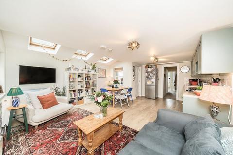 Flat B, 37 Tunstall Road, London, SW9 8BZ