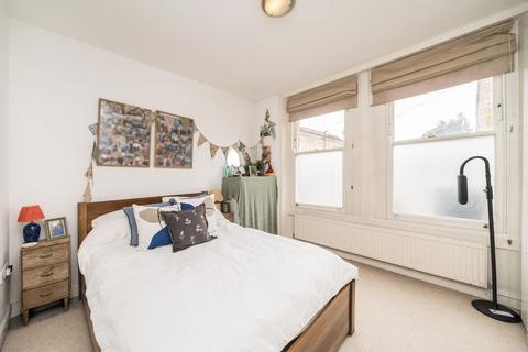 Flat B, 37 Tunstall Road, London, SW9 8BZ