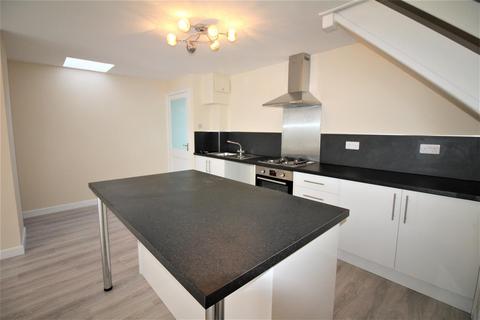 2 bedroom townhouse to rent, Great George Street, Weymouth