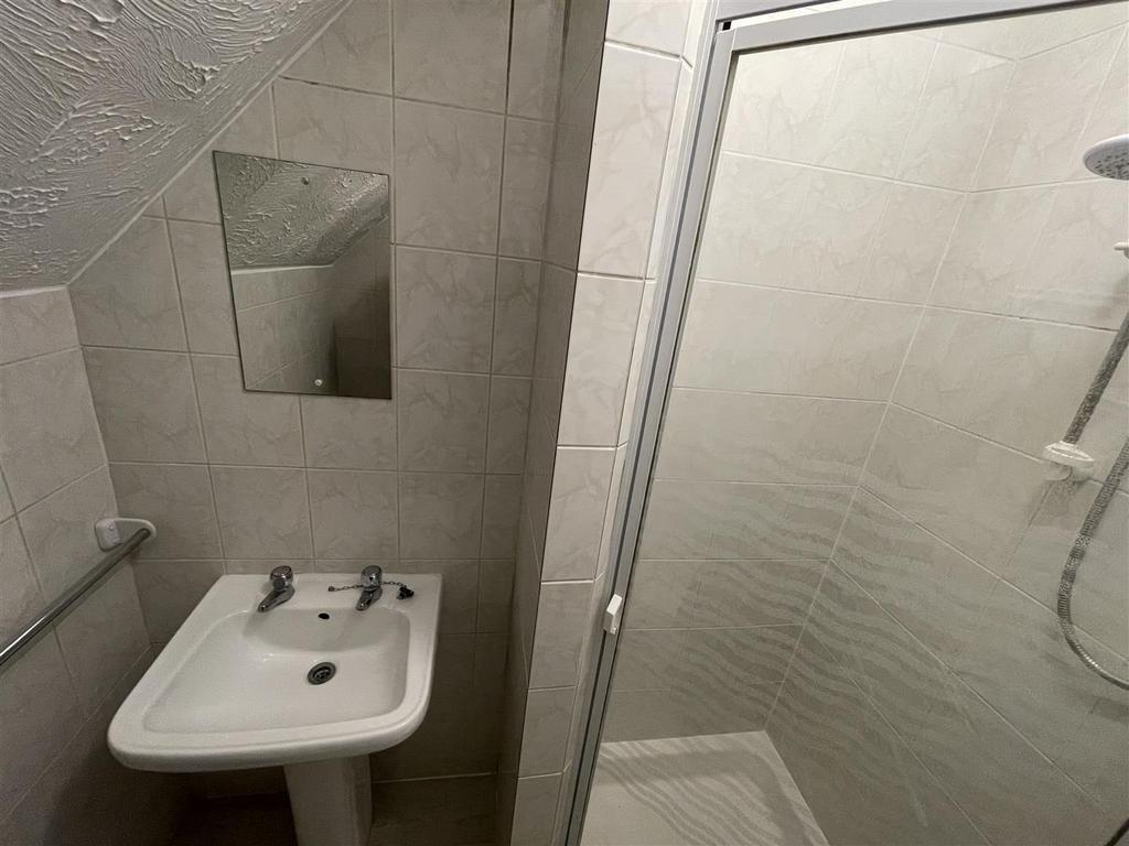 SHOWER ROOM 3.jpeg