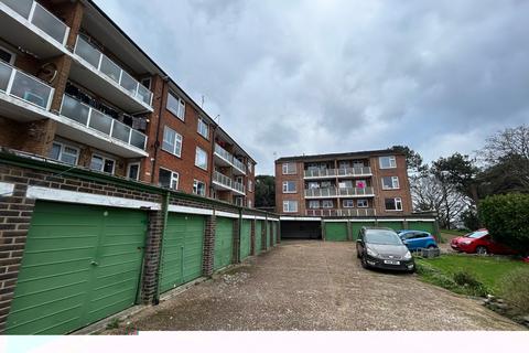 2 bedroom flat to rent, Langdon Road, Poole BH14