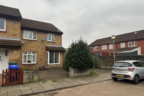 3 bedroom end of terrace house to rent, Cavalry Court, Aldershot