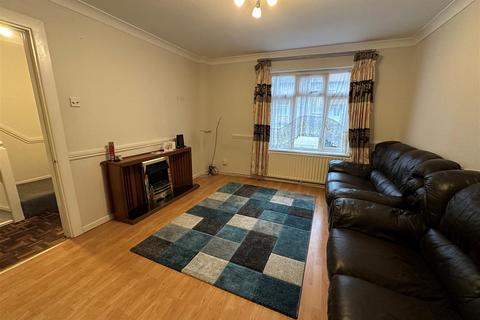 3 bedroom end of terrace house to rent, Cavalry Court, Aldershot