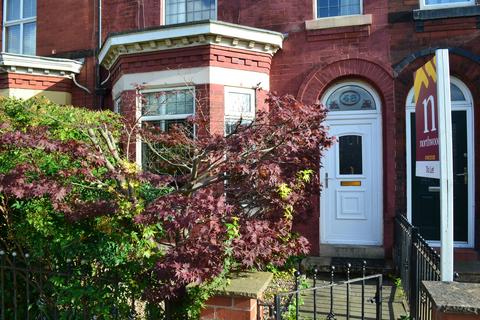 3 bedroom terraced house to rent, Canal Bank, Monton, Eccles, M30