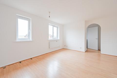 Studio for sale, Carew Court, New Cross SE14